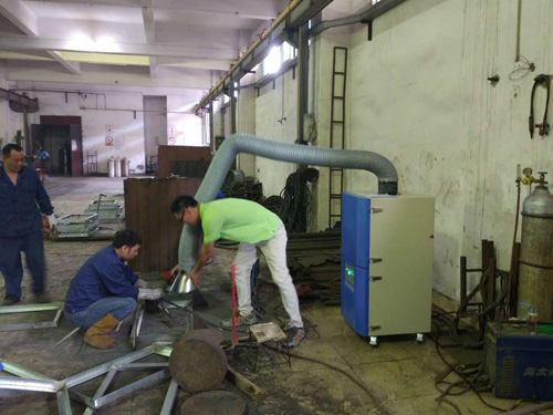 移動式焊接煙塵凈化器客戶現場實驗圖 移動式焊接煙塵凈化器客戶現場實驗圖